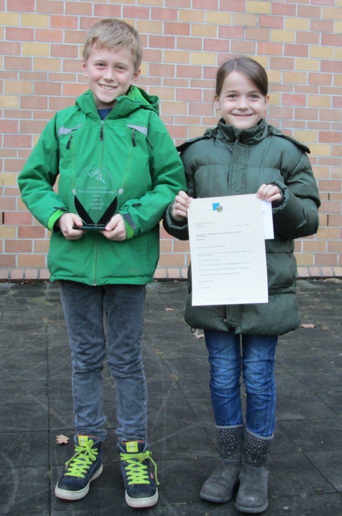 DSA Siegerehrung 2016, Gemeinschaftsgrundschule, links Klara Mertens, rechts Konrad Lambertz DSA Siegerehrung 2016, Gemeinschaftsgrundschule, links Klara Mertens, rechts Konrad Lambertz